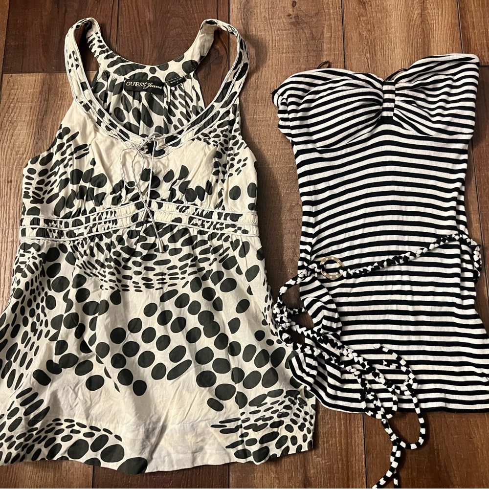 Lot of 2 Guess Tops, Size M/L